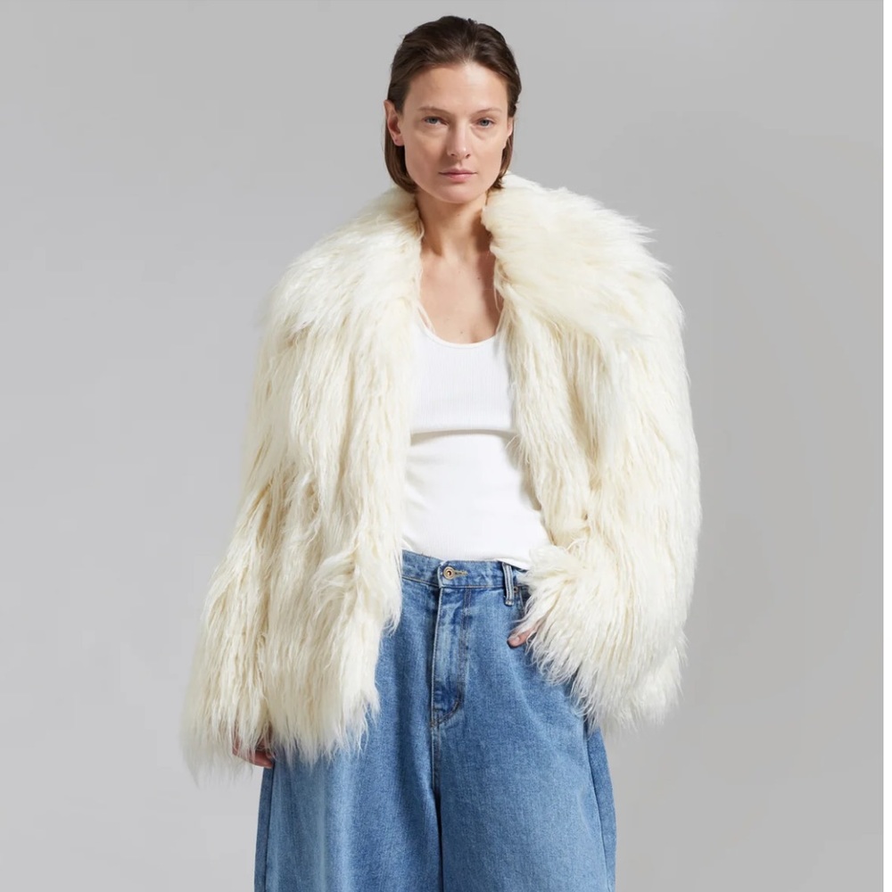 Short Fur Coat - Picture 4 of 8